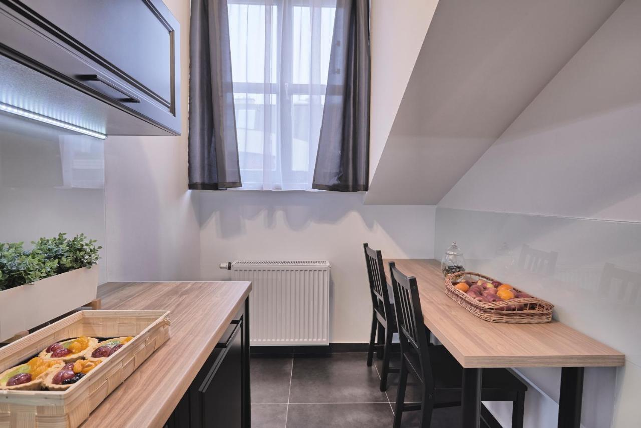 Cafe Garden Residence Краков Экстерьер фото